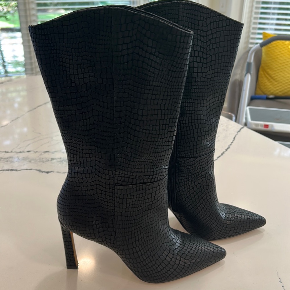 Vince Camuto Black Croc Leather Upper Mid Calf Boots w/ 4” Heels Barely Worn sz9